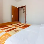 Appartement Cozy Nur 800 Meter Zum Mit Meerblick, Grill, Privatparkplatz Crikvenica