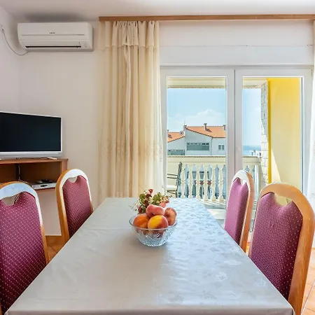 Apartamento Cozy Nur 800 Meter Zum Mit Meerblick, Grill, Privatparkplatz Crikvenica