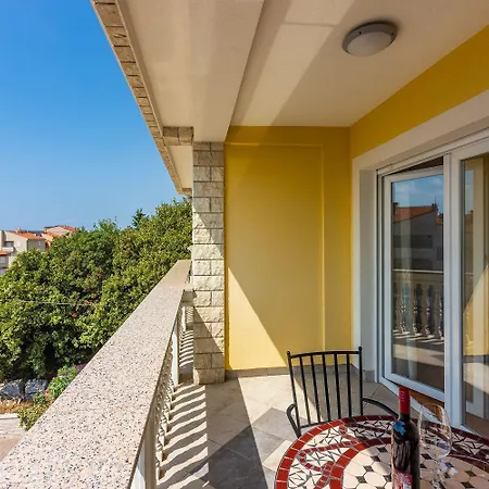 Cozy Nur 800 Meter Zum Mit Meerblick, Grill, Privatparkplatz Apartamento Crikvenica