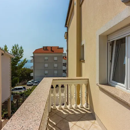 Cozy Nur 800 Meter Zum Mit Meerblick, Grill, Privatparkplatz * Crikvenica