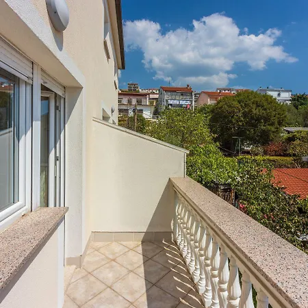 Cozy Nur 800 Meter Zum Mit Meerblick, Grill, Privatparkplatz Apartment Crikvenica
