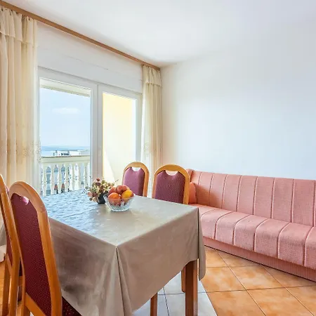 Cozy Nur 800 Meter Zum Mit Meerblick, Grill, Privatparkplatz * Crikvenica